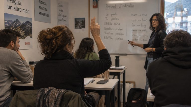 Catalán para renovar el permiso de residencia en Andorra: nivel A1, A2 y las 30 horas de curso