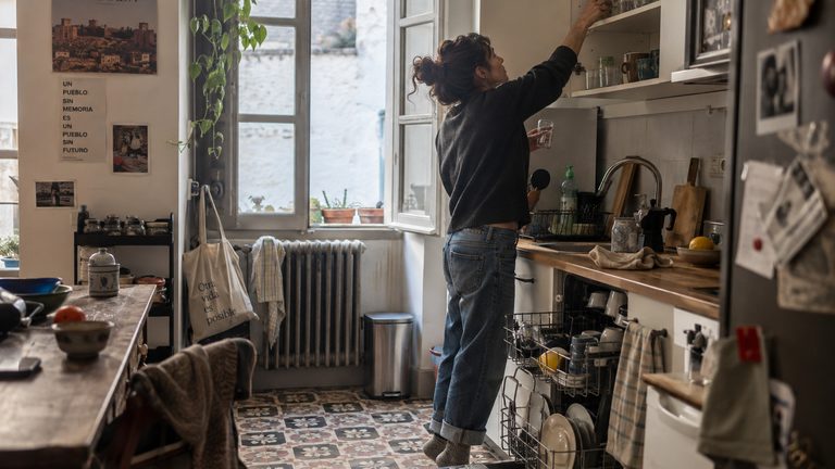 Empleada de hogar en Granada: precios por barrio en una ciudad de estudiantes y cuestas