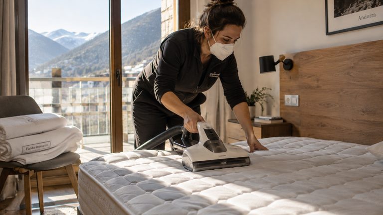 Limpieza para personas con alergias en Andorra: lo que cambia respecto a la limpieza normal