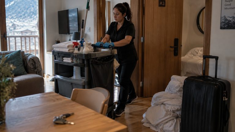 Neteja d’apartaments turístics a Andorra: com contractar-la per canvi d’hostes a Soldeu, El Tarter, Pas de la Casa i la resta de parròquies