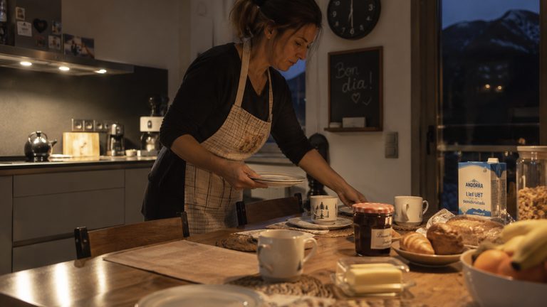 Trabajar de interna en Andorra: sueldo mínimo en efectivo, alojamiento y descanso semanal